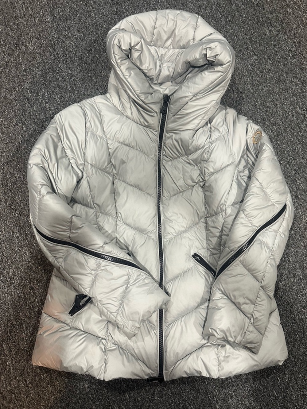Bernardo women’s water resistant hooded puffer coat size medium